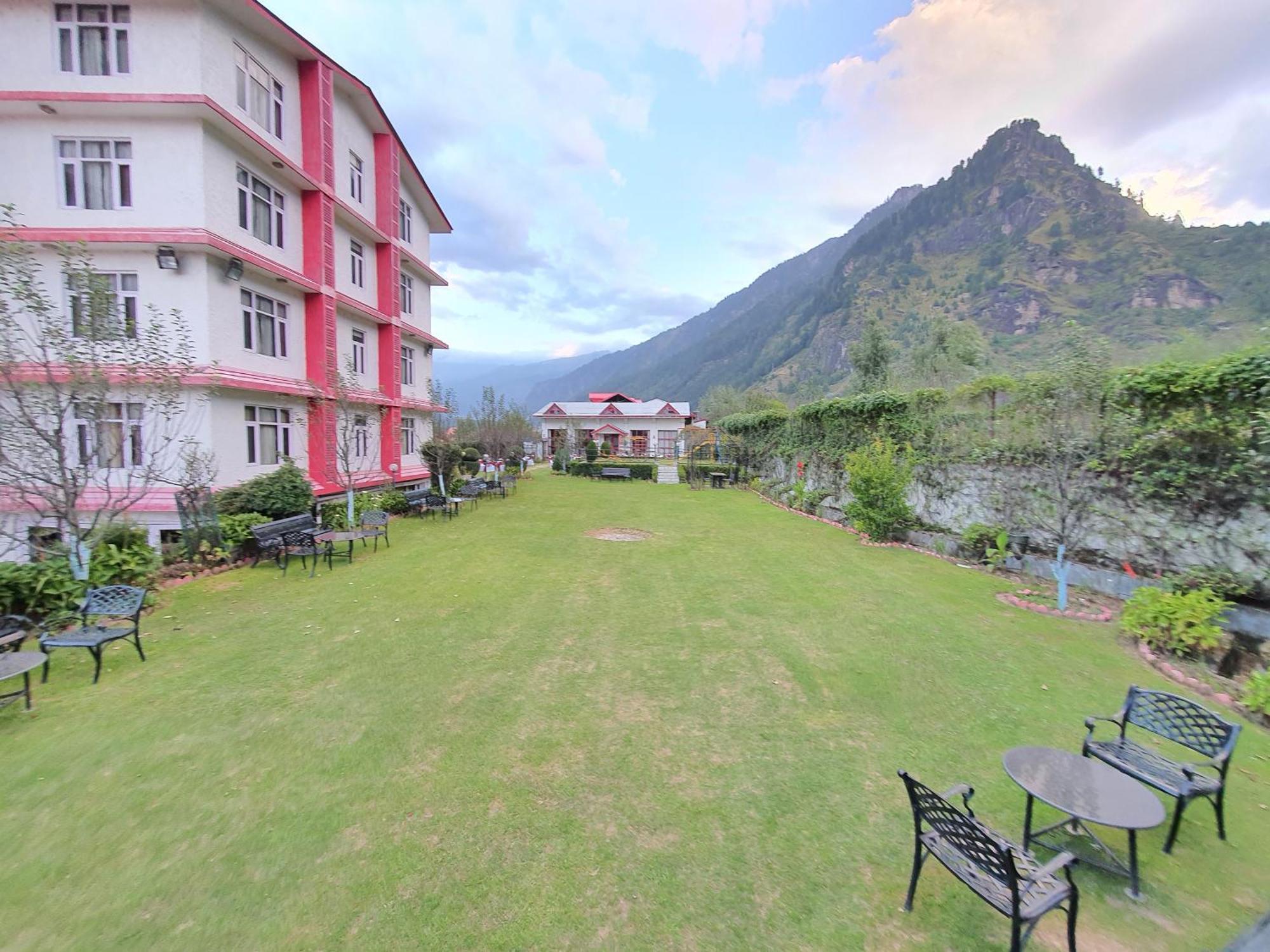 De Vivendi Resorts, Manali With 35000 Sqft Open Lawn — Photos 1