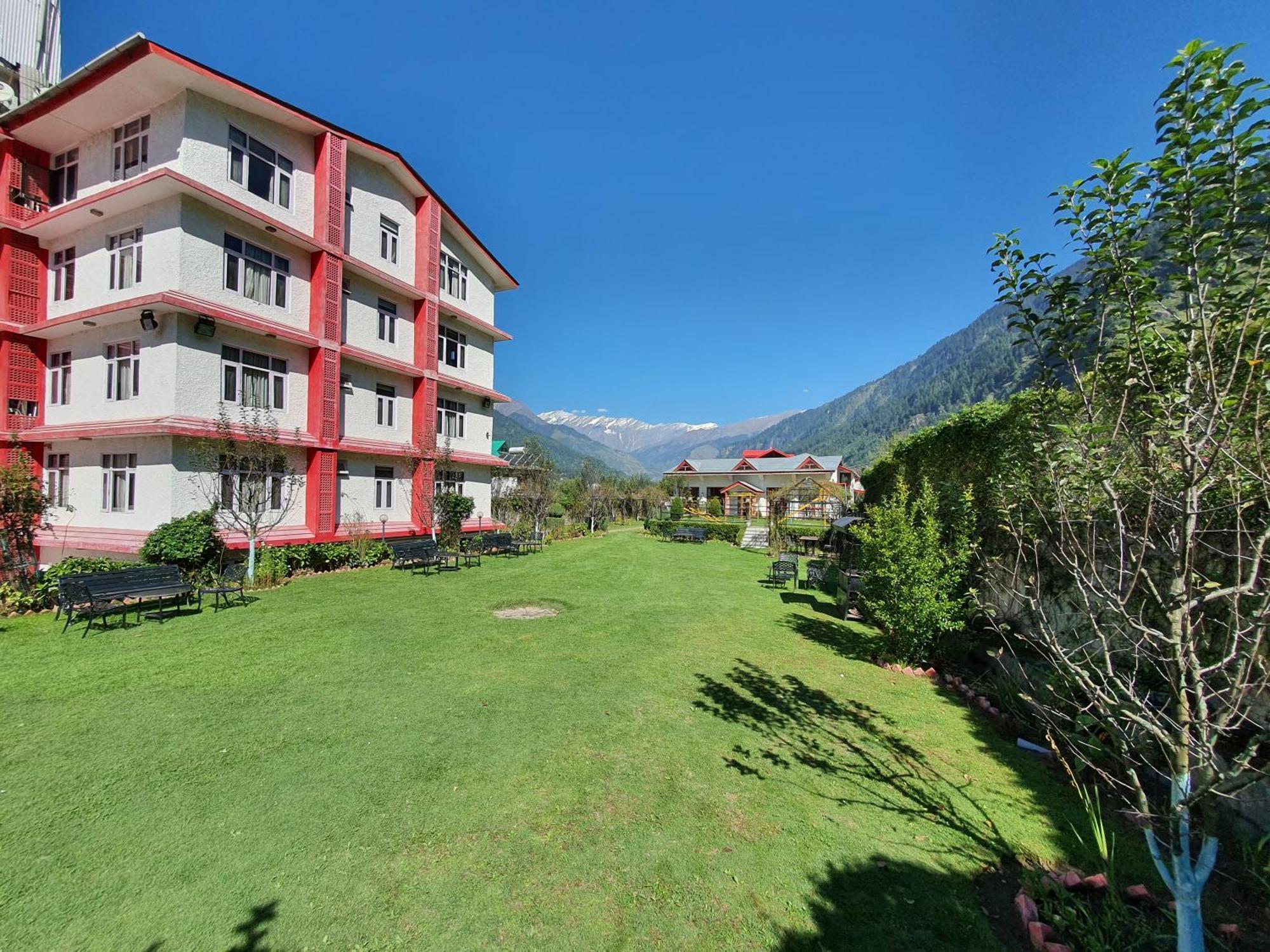 De Vivendi Resorts, Manali With 35000 Sqft Open Lawn — Photos 2
